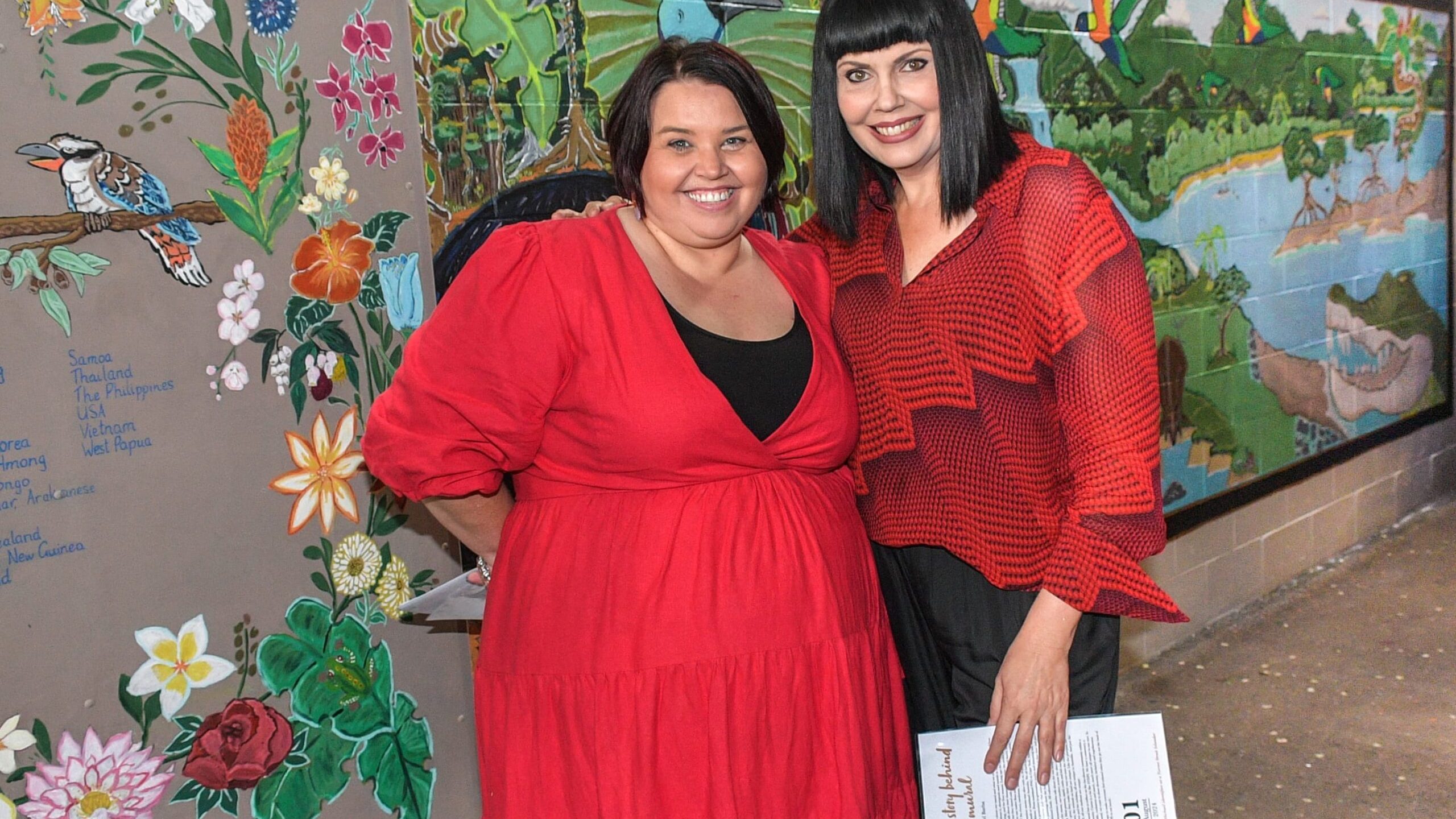 Cassie Stanley (Executive Manager – STEPS Education and Training) and Yolonde Entsch in front of mural.